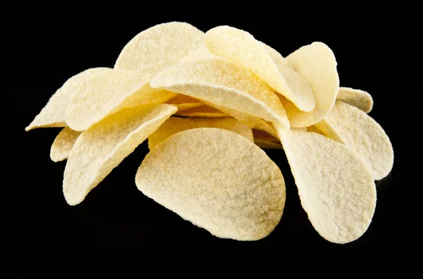 Chips sobre fondo negro — Foto de Stock