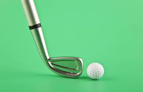 Putter och golfboll — Stockfoto