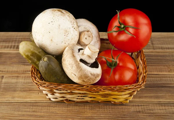 Tomates, pepinos y setas —  Fotos de Stock