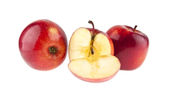 Rote Äpfel isoliert auf weißem Hintergrund Nahaufnahme — Stockfoto