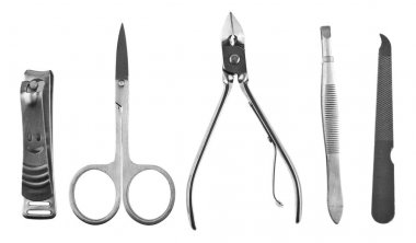 Beyaz arka plan closeup izole manikür seti