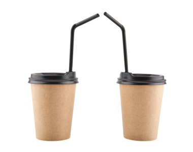 Kağıt bardak beyaz arka plan yakın çekim izole kahve ile