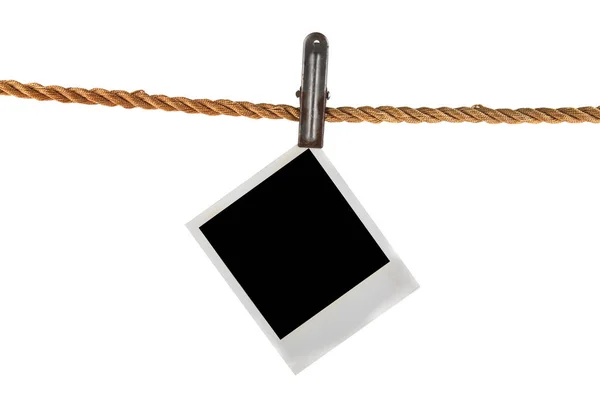 Foto velha em uma corda isolada em um fundo branco — Fotografia de Stock