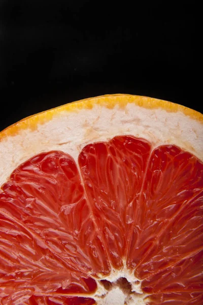 Toranja em um fundo preto closeup — Fotografia de Stock