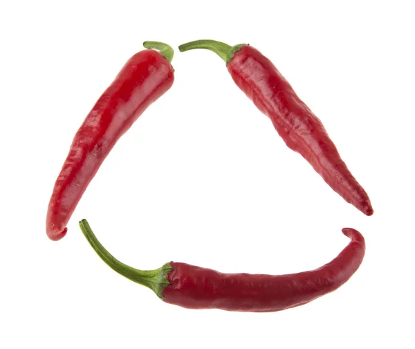 Horké červené papriky izolovaných na bílém pozadí closeup — Stock fotografie