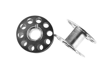 Beyaz arka plan yakın çekim izole iş parçacıkları için metal reel