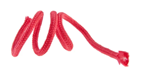 Червона мотузка ізольована на білому тлі крупним планом — стокове фото