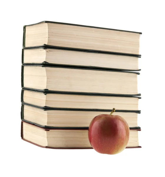 Pomme rouge et livre isolé sur fond blanc gros plan — Photo