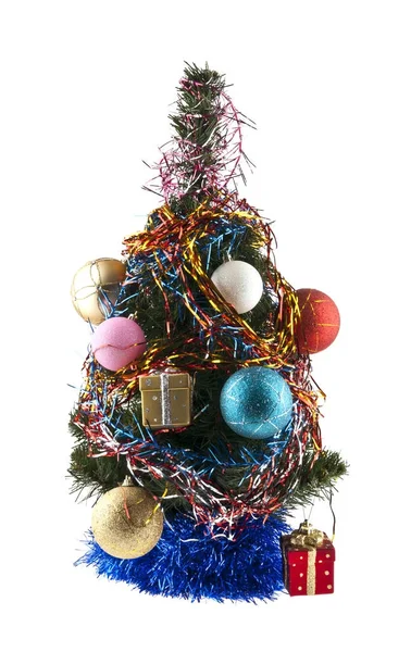 白色 backg 的圣诞树和圣诞装饰品 — 图库照片