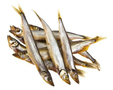 Beyaz arka plan üzerinde izole füme capelin