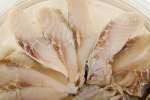 Trozos de pescado marinado sobre un fondo blanco —  Fotos de Stock