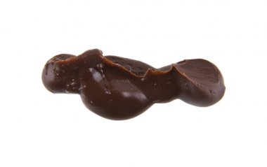 Beyaz arka plan üzerinde izole çikolata lekesi