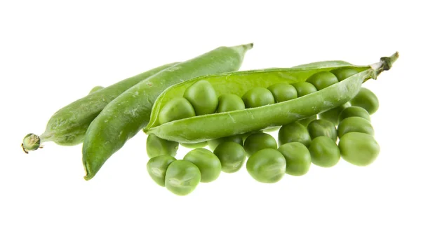 Guisantes verdes aislados sobre fondo blanco — Foto de Stock