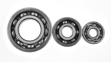 Beyaz arka plan üzerinde izole rulman