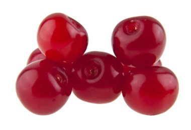 beyaz arkaplanda izole kirazlar