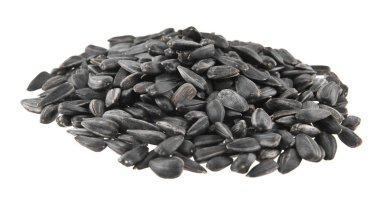 Beyaz arkaplanda izole edilmiş ayçiçeği tohumları