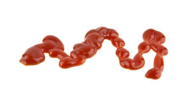 Ketçap beyaz arkaplanda izole edildi