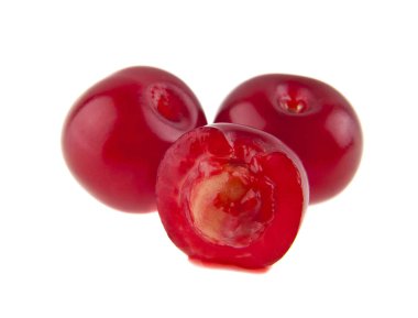 Beyaz arkaplanda kiraz izole