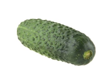 Beyaz arkaplanda yeşil salatalık izole edilmiş