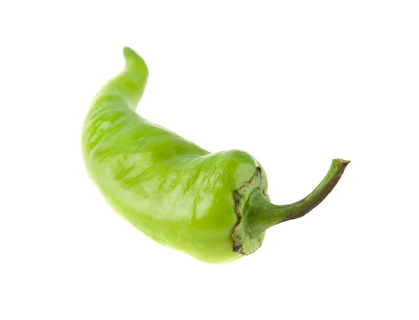 Pittige groene peper geïsoleerd op witte achtergrond — Stockfoto