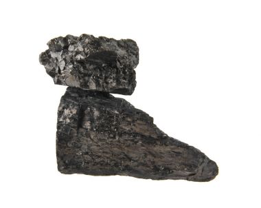 kömür beyaz arkaplanda izole edildi