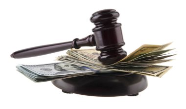 dolar ve beyaz arka plan üzerinde izole bir tahta çekiç