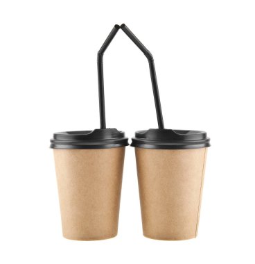 beyaz arkaplanda izole edilmiş kağıt bardaklar