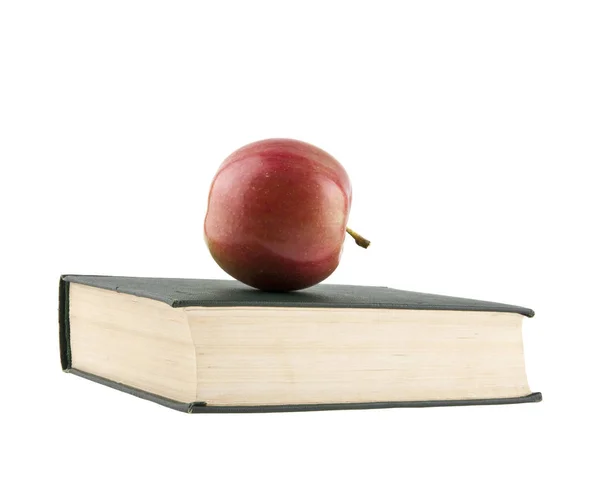 Червоне яблуко і книга ізольовані на білому тлі — стокове фото