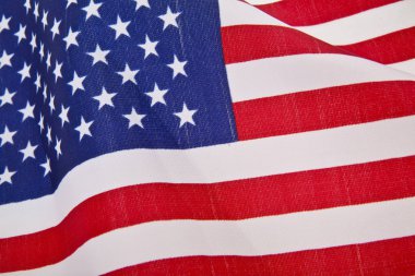 Güzel sallanan yıldız ve çizgili Amerikan bayrağı