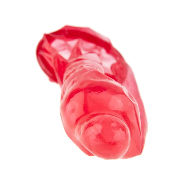 Rotes Kondom isoliert auf weißem Hintergrund — Stockfoto