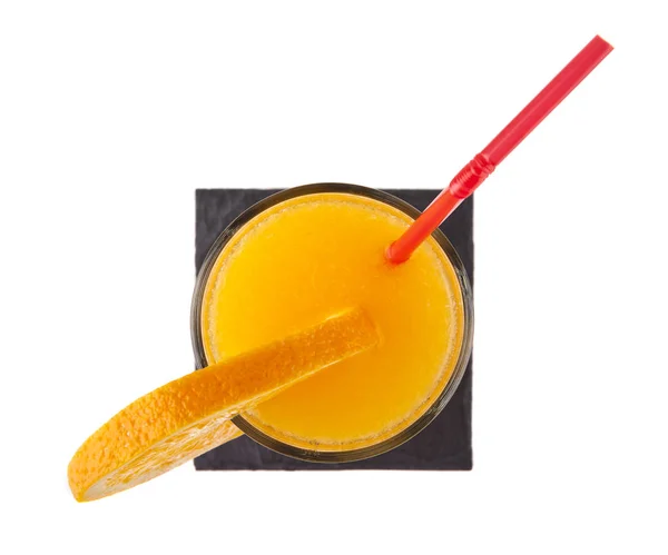 하얀 배경에 분리되어 있는 오렌지 주스 — 스톡 사진