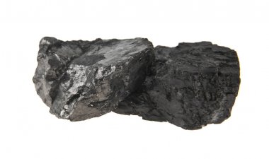 kömür beyaz arkaplanda izole edildi