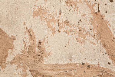 arka plan olarak bir çatlak ile bej duvar