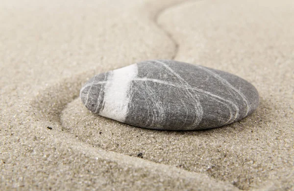 Pietre sulla sabbia per il relax come sfondo — Foto Stock