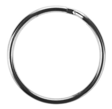 Metal halka beyaz arkaplanda izole edildi.