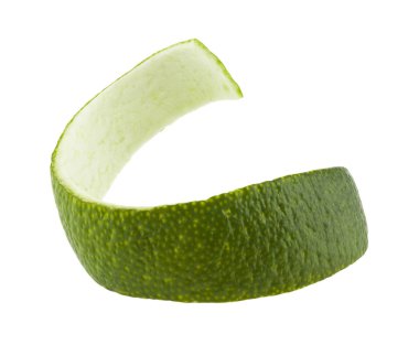 Yeşil kireç kabuğu beyaz arka planda izole edilmiş..