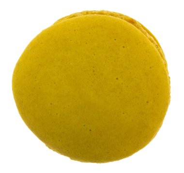 Sarı badem kurabiyesi beyaz arka planda izole edilmiş. Fr görünüm