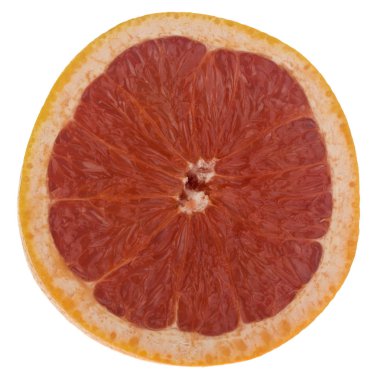 Dilimlenmiş portakallı greyfurt, beyaz arka planda izole edilmiş..