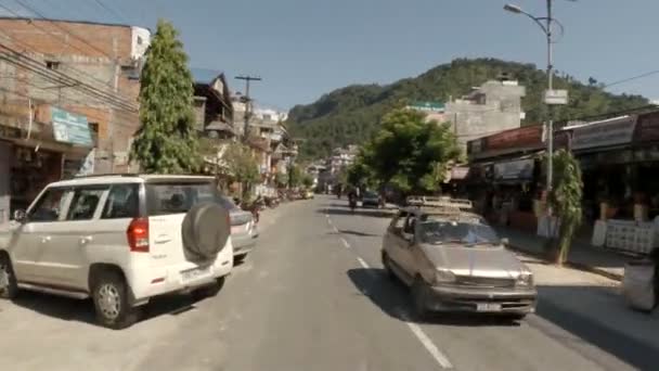 滑板车乘坐在尼泊尔博克拉 — 图库视频影像