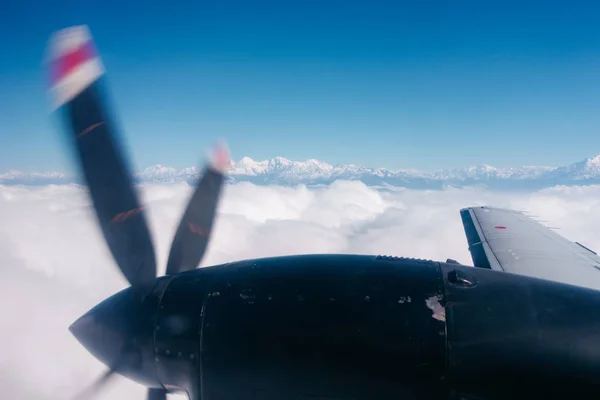 飛行機では、ネパールからヒマラヤ — ストック写真