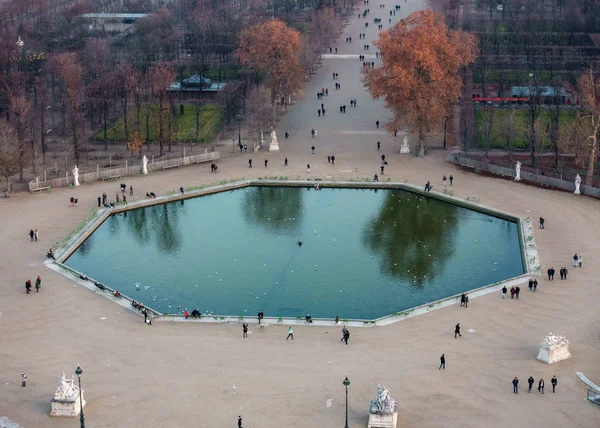 Flygfoto över dammen Tuilerierna i Paris, Frankrike — Stockfoto