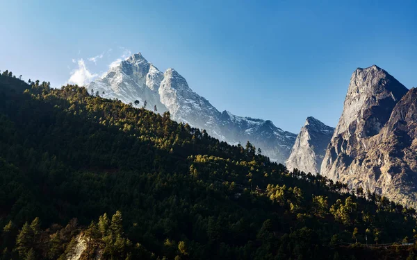 Kusum Kanguru mountain in Nepal — Stock Photo, Image