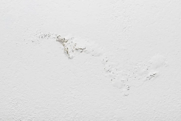Vlhkosti poškozené bílé zdi — Stock fotografie