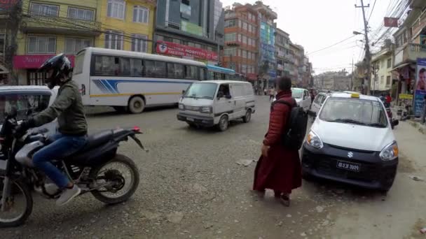 Tráfico en Boudha Road, Katmandú, Nepal — Vídeos de Stock