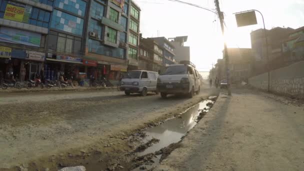 Verkehr auf der Boudha-Straße in Kathmandu, Nepal — Stockvideo