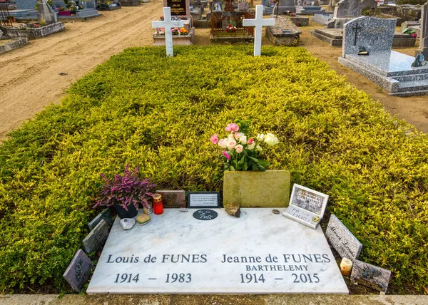 Louis de Funès grave in Le Cellier, France — Stock Photo, Image