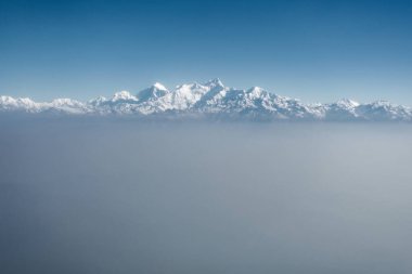 Olarak görülen uçaktan Nepal Himalayalar