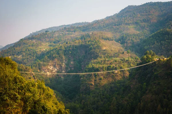Hangbrug in nepal — Stockfoto