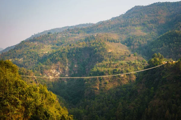 Hängbro i nepal — Stockfoto