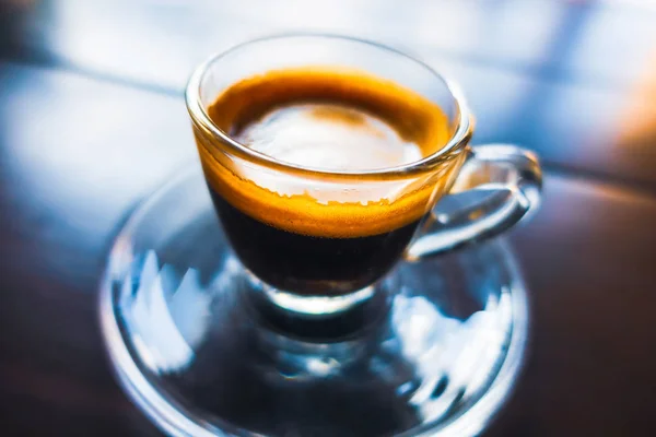 Espressokaffe i glas cup — Stockfoto